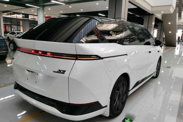 小鹏X9 2024款 640四驱高性能Max车身外观6005