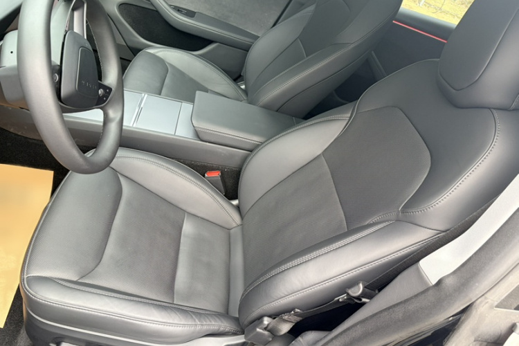 特斯拉 Model 3 2023款 长续航全轮驱动版中控内饰7014