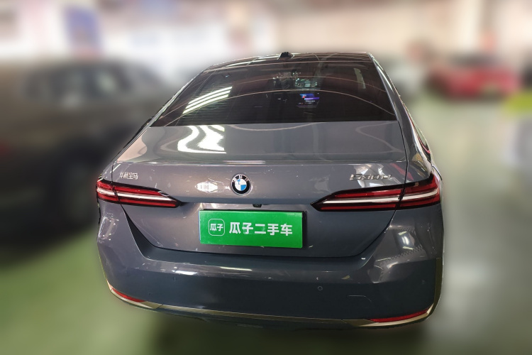 宝马5系 2024款 530Li 尊享型 M运动套装车身外观6
