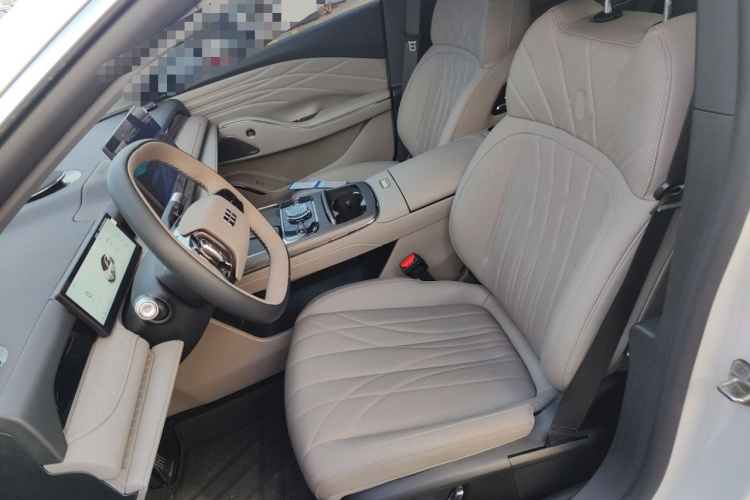 吉利银河 银河星耀8 2025款 130km EM-i 尊享版中控内饰19