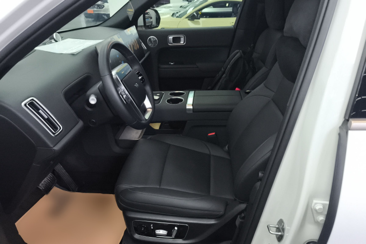 理想汽车 理想L9 2025款 Ultra 智能焕新版中控内饰19