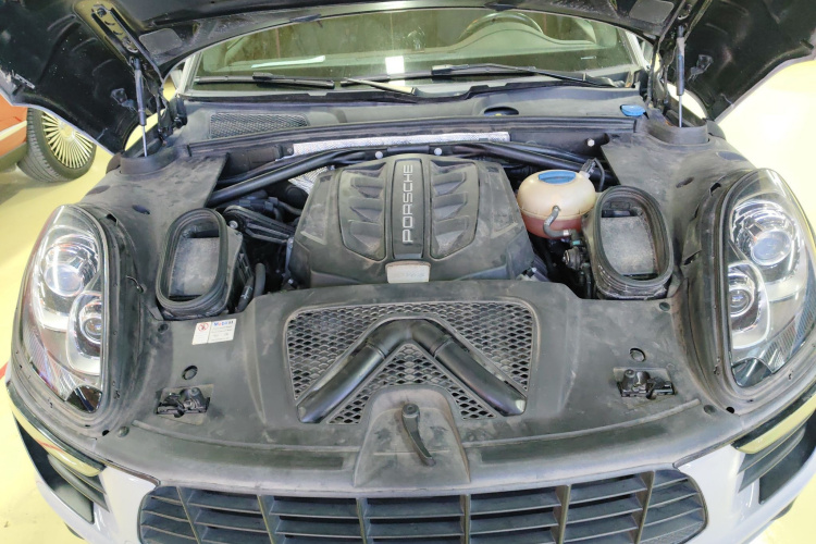 保时捷 2017款  Macan S 3.0T机舱底盘24