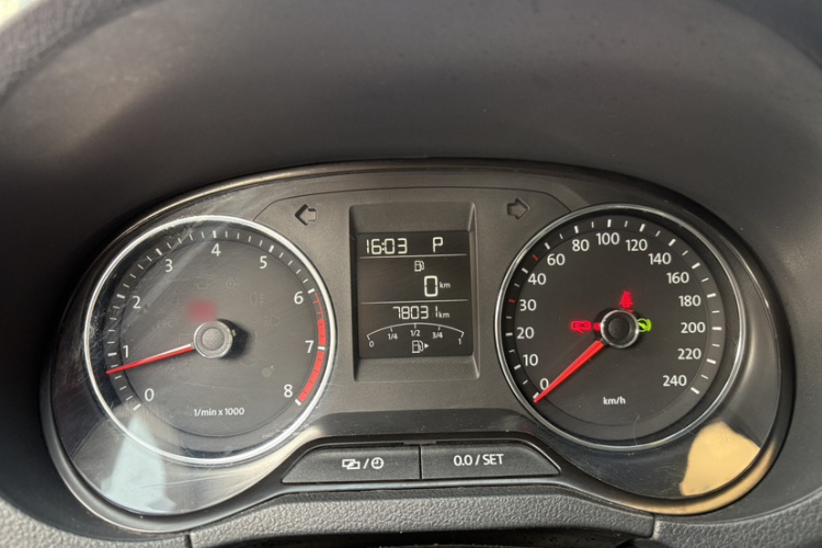 大众 Polo 2014款 1.6L 自动豪华版中控内饰7005