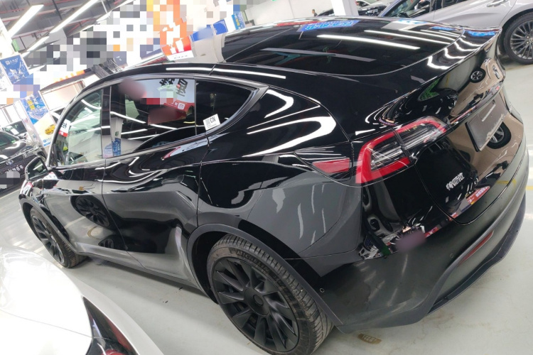 特斯拉 Model Y 2022款 后轮驱动版车身外观4