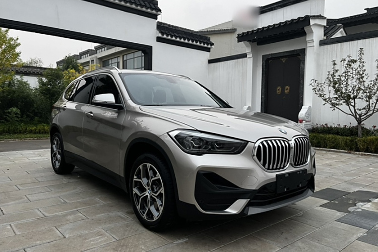 宝马X1 2022款 sDrive25Li 领先型车身外观6002