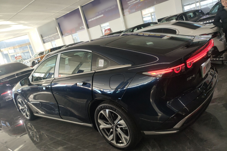 马自达EZ-6 2025款 增程200智尊运动版车身外观4