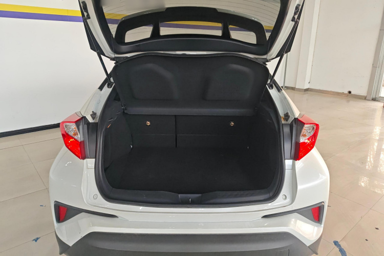 丰田C-HR 2020款 2.0L 领先版机舱底盘23