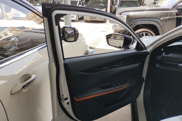 长安UNI-V 2024款 1.5T 高能版中控内饰7007