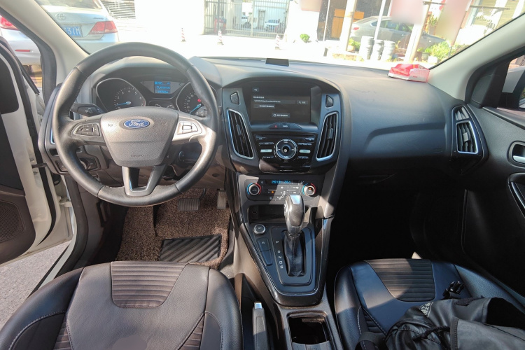 福特 福克斯 2018款 三厢经典 EcoBoost 125 自动超能风尚型智行版中控内饰12