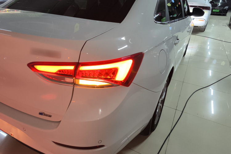 别克 英朗 2021款 改款 1.3T 自动轻混动精英型车身外观9