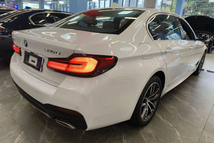 宝马5系 2022款 改款二 525Li M运动套装车身外观7