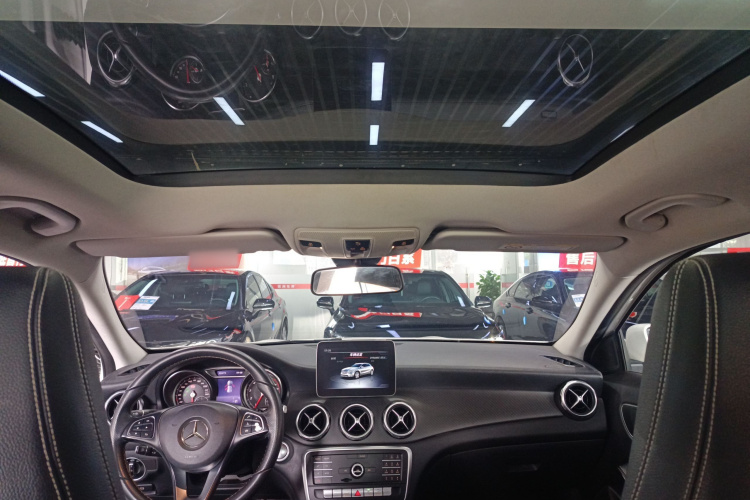 奔驰GLA 2018款 GLA 200 时尚型中控内饰22