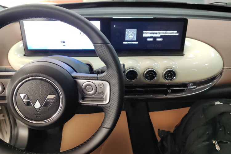 五菱汽车 五菱缤果 2023款 333km 灵犀互联+款中控内饰12