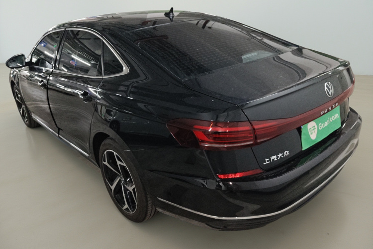 大众 帕萨特 2025款 出众款 330TSI 星空精英版车身外观5