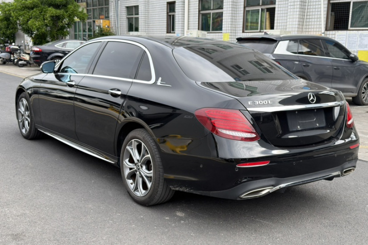 奔驰E级 2020款 改款 E 300 L 运动时尚型车身外观6001