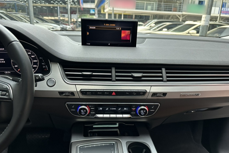 奥迪Q7 2018款 40 TFSI S line运动型局部细节16