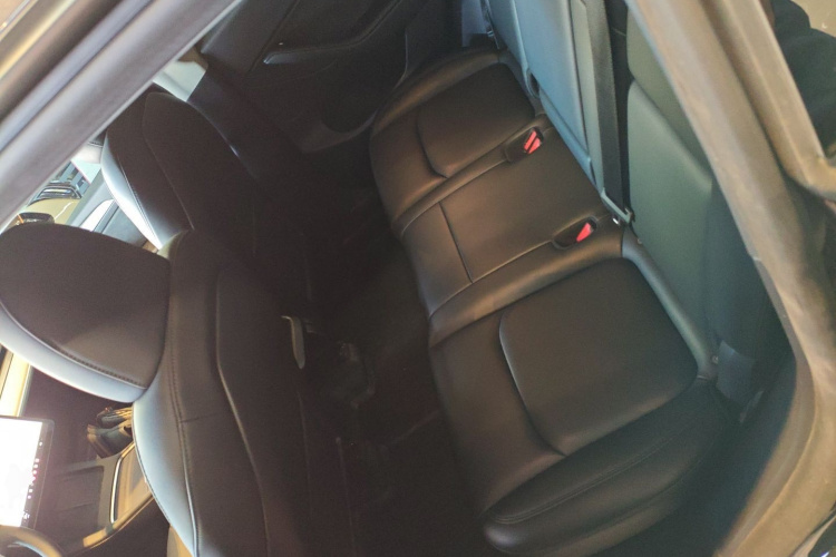 特斯拉 Model Y 2024款 长续航全轮驱动版中控内饰7004