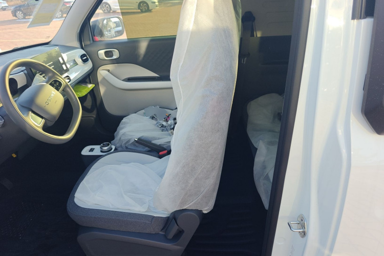 吉利银河 2025款 210km 熊猫骑士中控内饰21