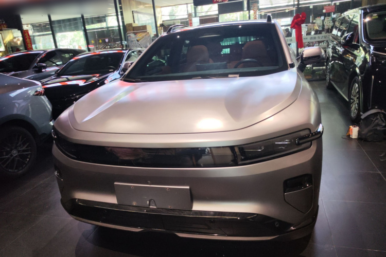 长安启源E07 2025款 纯电 四驱 90kWh Ultra高性能版车身外观2