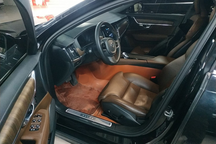 沃尔沃S90 2024款 B5 智远豪华版中控内饰20