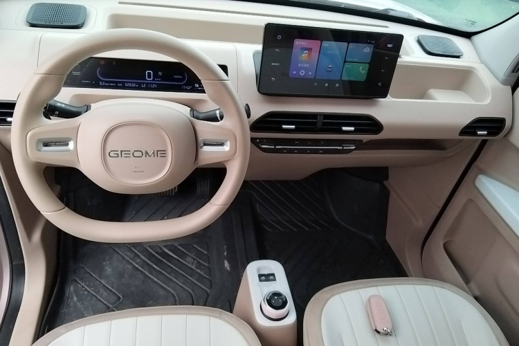 吉利汽车 2023款 熊猫mini 200km 耐力熊中控内饰12