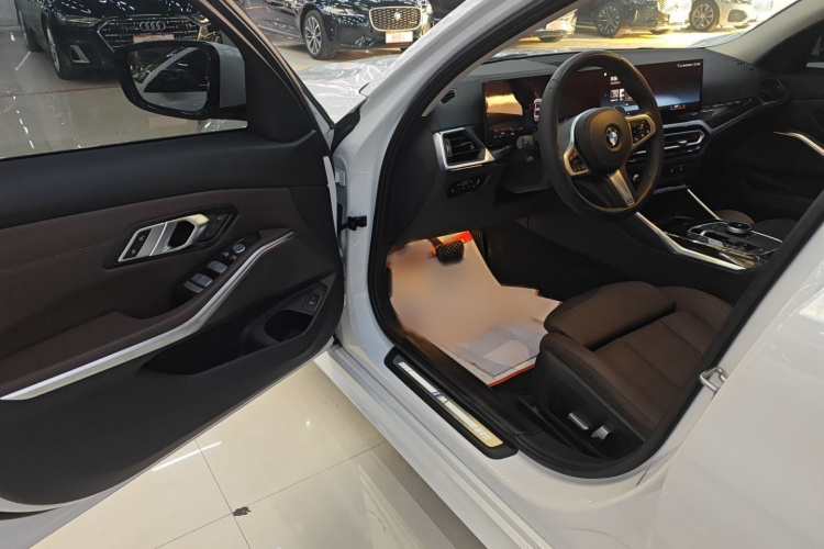 宝马3系 2023款 325Li M运动套装中控内饰7003