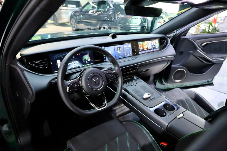 岚图汽车 岚图FREE 2025款 318 318km 后驱环游版中控内饰7002