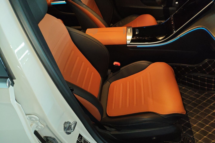 奔驰C级 2023款 C 260 L 运动版局部细节41