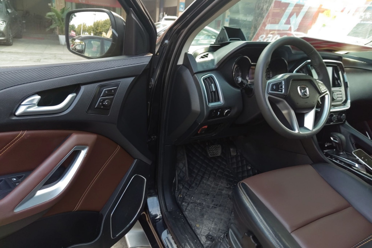 江铃 驭胜S350 2016款 2.0T 自动四驱汽油豪华版5座中控内饰7003