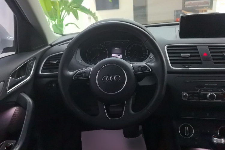 奥迪Q3 2018款 30周年年型 35 TFSI 时尚型中控内饰13