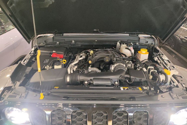 Jeep 角斗士 2023款 3.6L Overland机舱底盘24