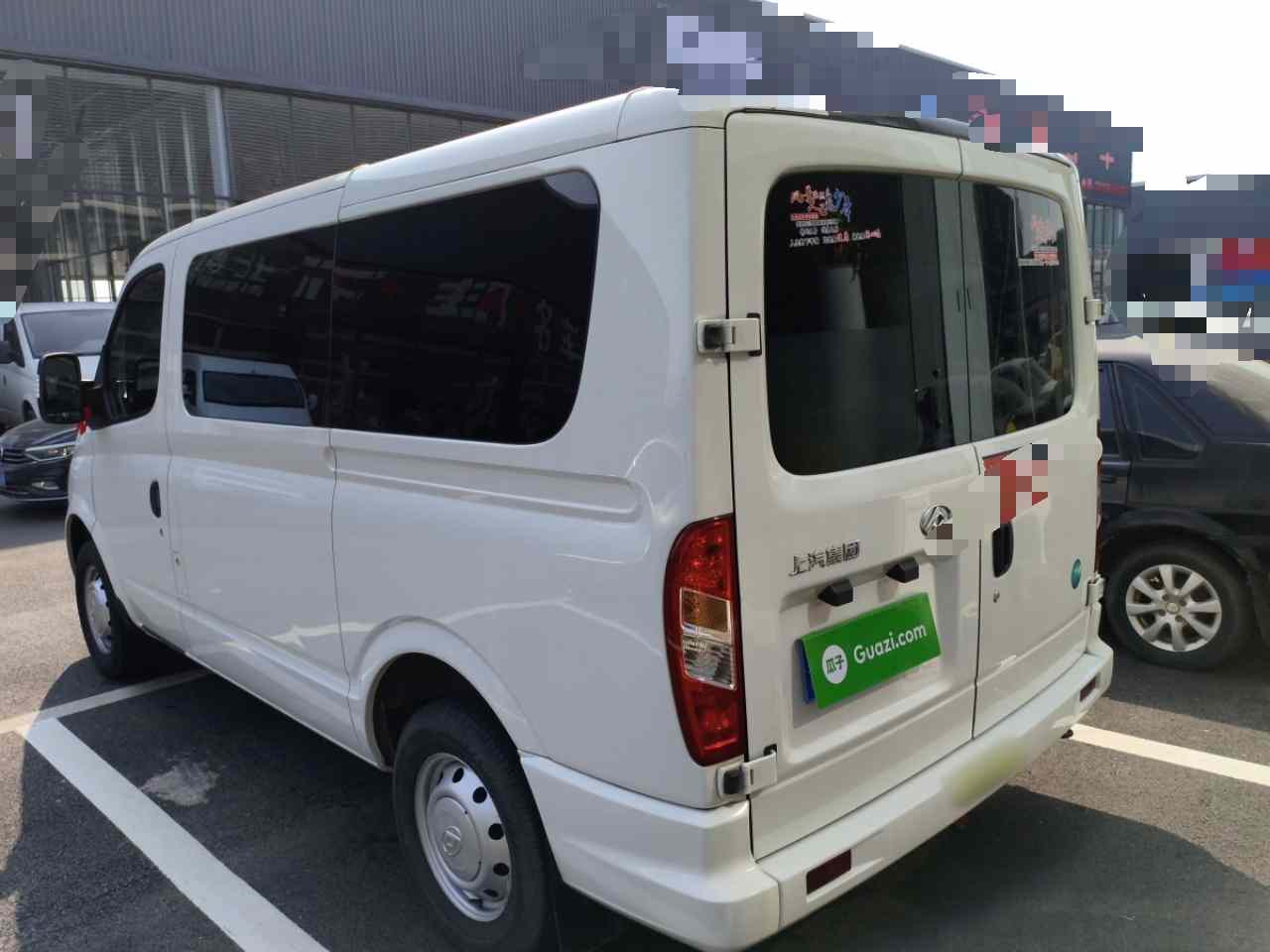 上汽大通MAXUS 新途V80 2023款 2.0T 手动经典傲运通短轴超低顶5/6座(3)