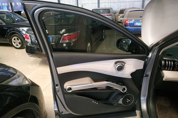 比亚迪 元PLUS 2023款 冠军版 430KM 超越型中控内饰7007