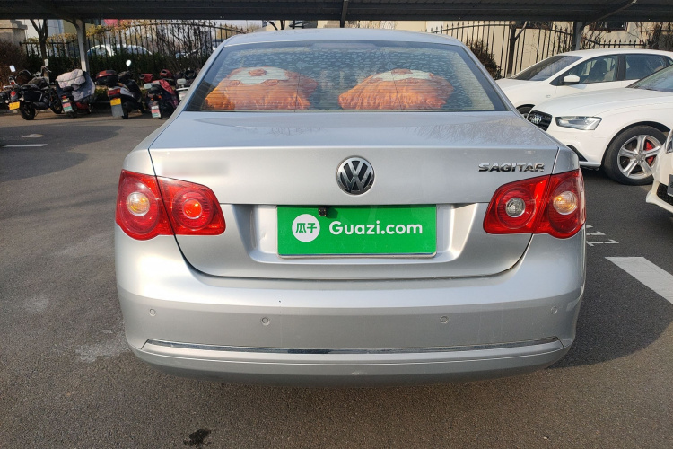 大众 速腾 2011款 1.6L 自动舒适型车身外观6