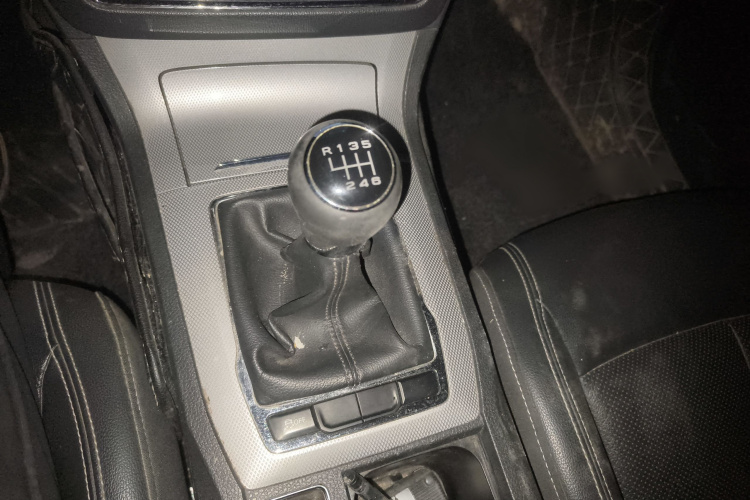 荣威RX5 2016款 20T 两驱手动互联网智惠版局部细节18