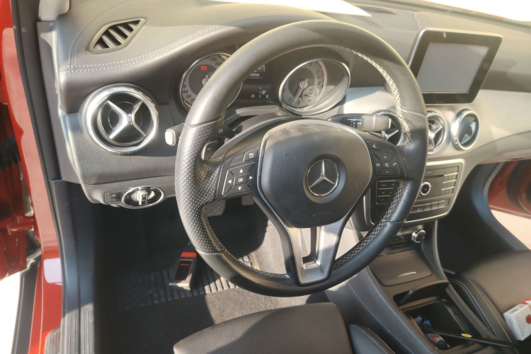 奔驰GLA 2016款 GLA 200 时尚型中控内饰13