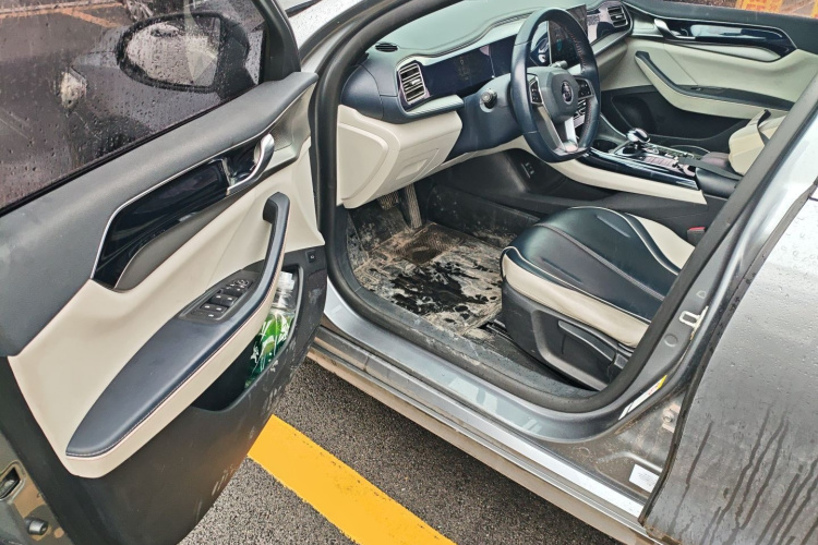 比亚迪 秦PLUS 2021款 DM-i 120KM 尊贵型中控内饰7003