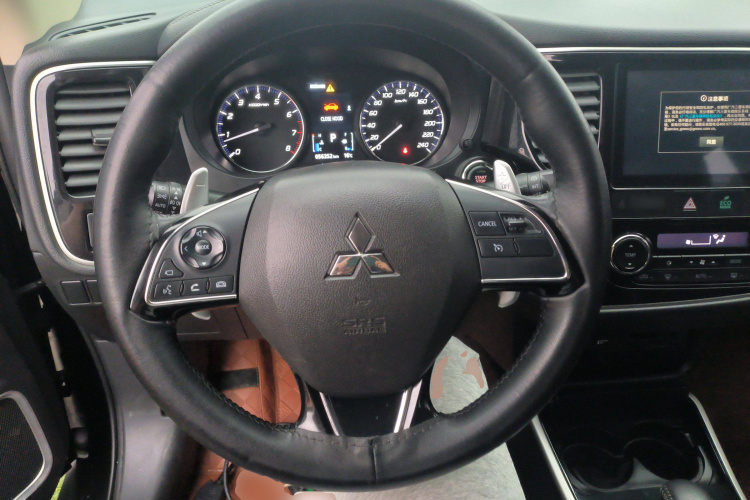 三菱 欧蓝德 2020款 2.4L 四驱致享版 7座中控内饰13