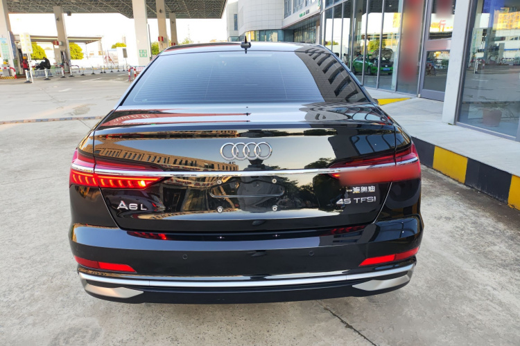 奥迪A6L 2024款 40 TFSI 豪华动感型车身外观6