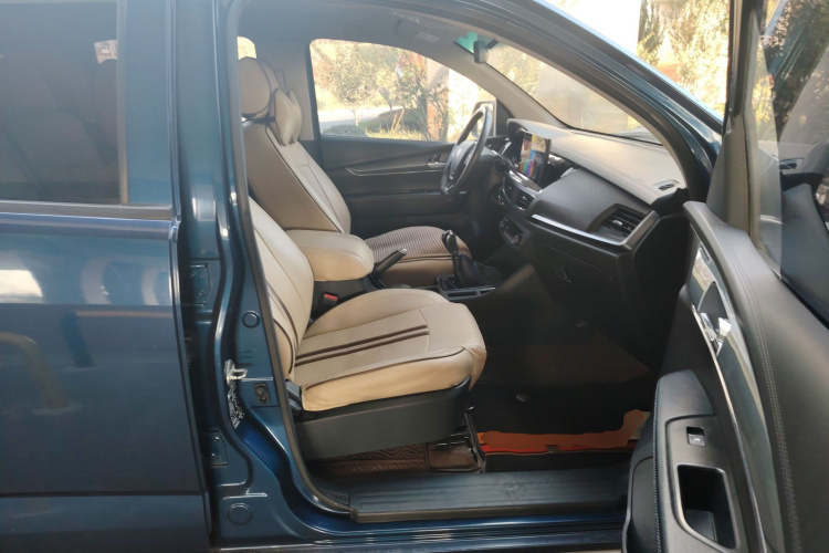 五十铃 TAGA达咖H 2021款 3.0T柴油手动四驱超值版长轴距4KH1CT6H1局部细节41