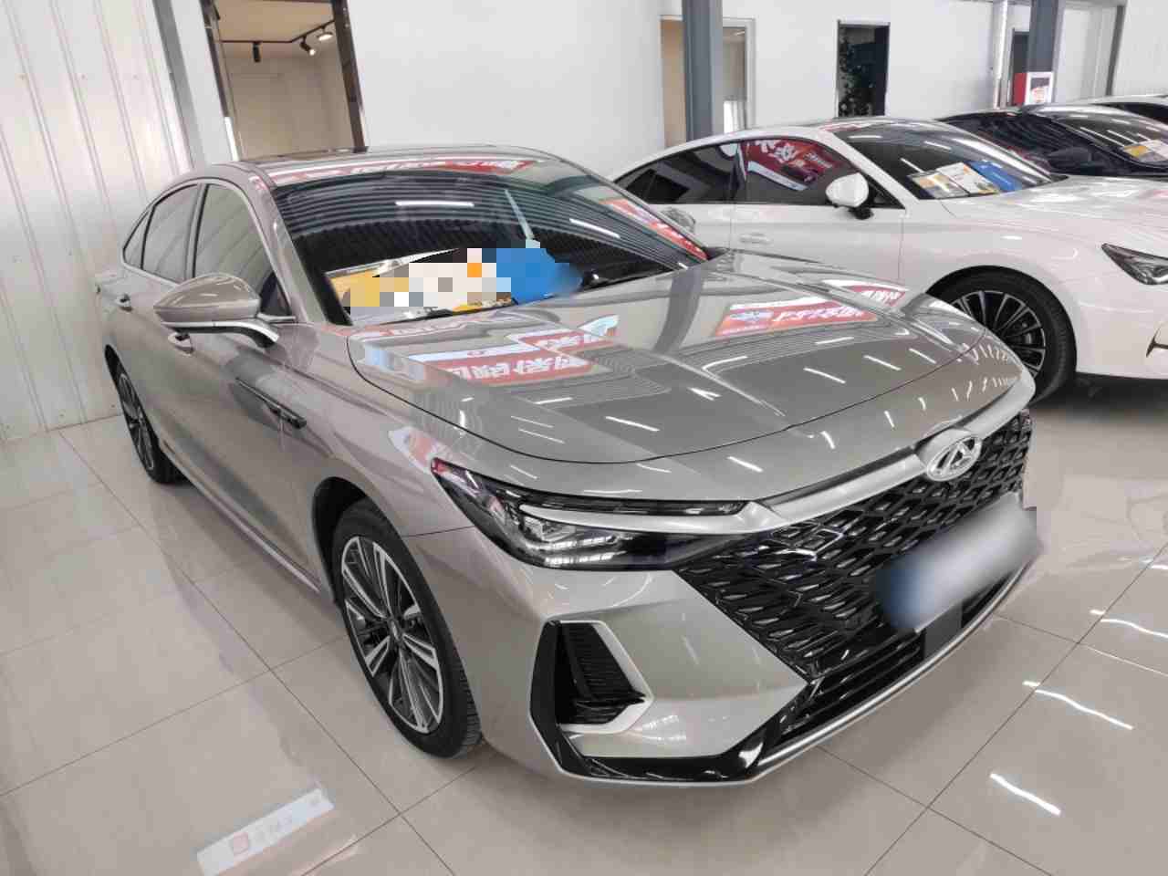 车辆右前45度外观展示