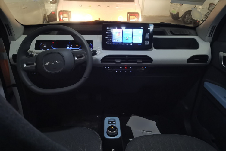 吉利银河 2024款 熊猫mini 200km 耐力熊中控内饰12