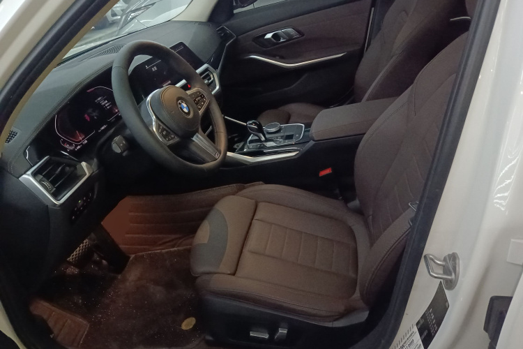 宝马3系 2021款 320Li M运动套装中控内饰19