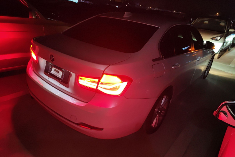 宝马3系 2016款 320Li 时尚型车身外观7