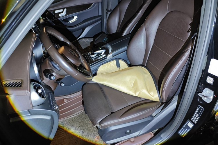 奔驰GLC 2018款 GLC 260 4MATIC 豪华型局部细节19