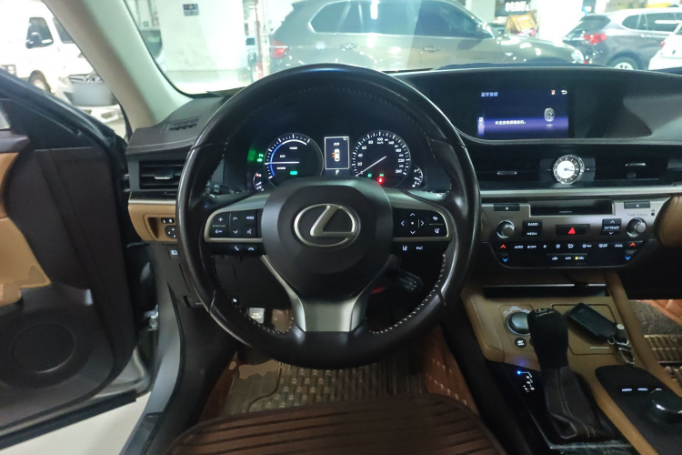 雷克萨斯ES 2015款 300h 舒适版中控内饰13