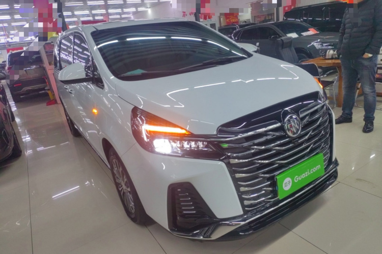 别克GL8 2023款 陆上公务舱 尊贵型车身外观3