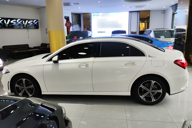 奔驰A级 2022款 改款三 A 200 L 运动轿车时尚型车身外观6003