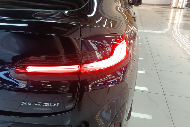 宝马X4 2022款 xDrive 30i M运动套装车身外观6006