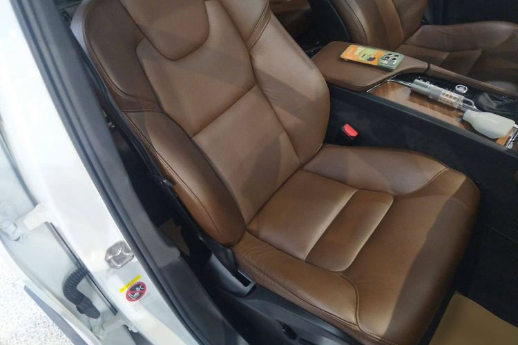 沃尔沃XC90 2020款 改款 T6 智逸豪华版 7座中控内饰41